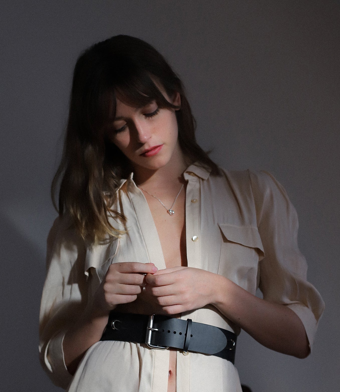 Women's Infinity silver loops chain bracelet loops. Men's and women's minimal jewelry made in Brooklyn New York.