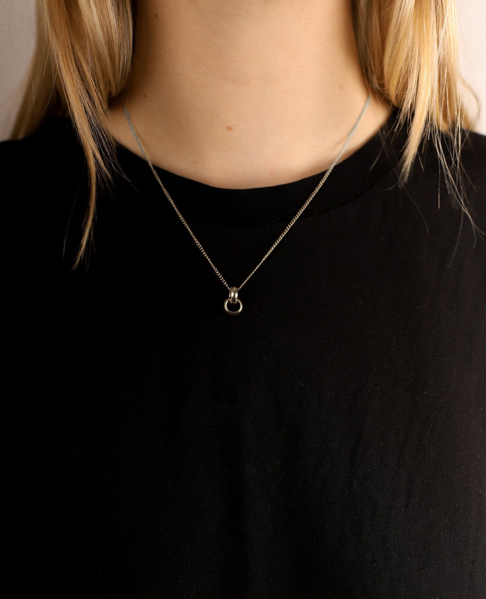 Women's Infinity silver loops chain bracelet loops. Men's and women's minimal jewelry made in Brooklyn New York.