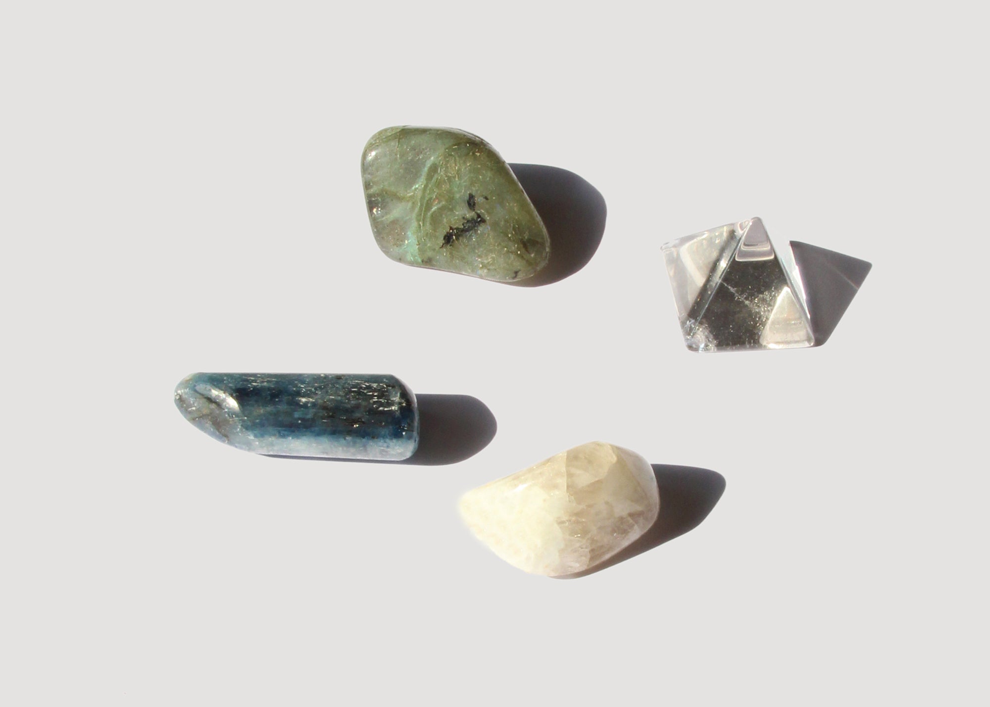 Crystals healing stones love set box in Brooklyn New York by llayers.
Including Cyanite, Labradorite, Moonstone, Quarz (cristal de roche)