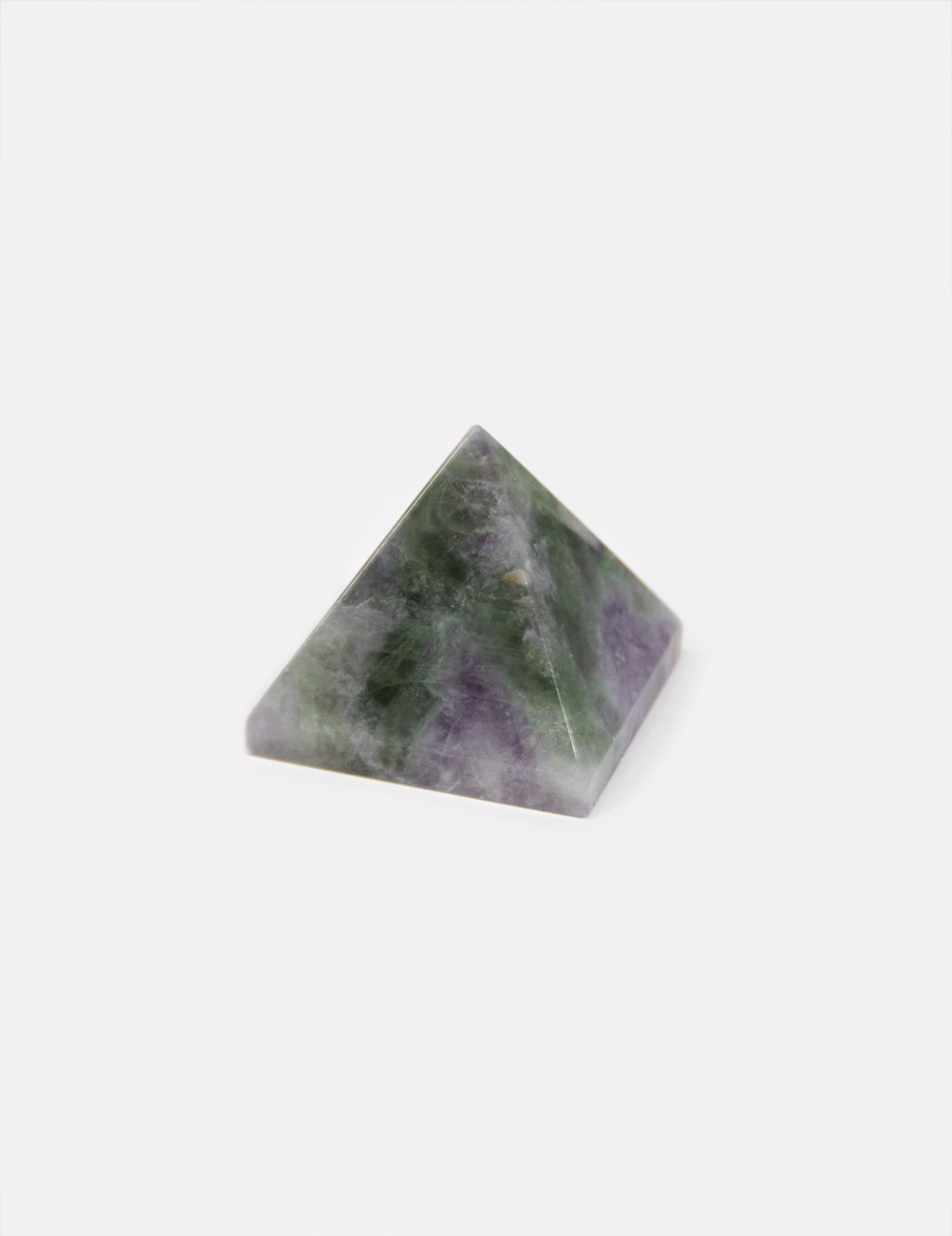 llayers pyramide de pierre fluorite violette verte lithothérapie fluorine stone