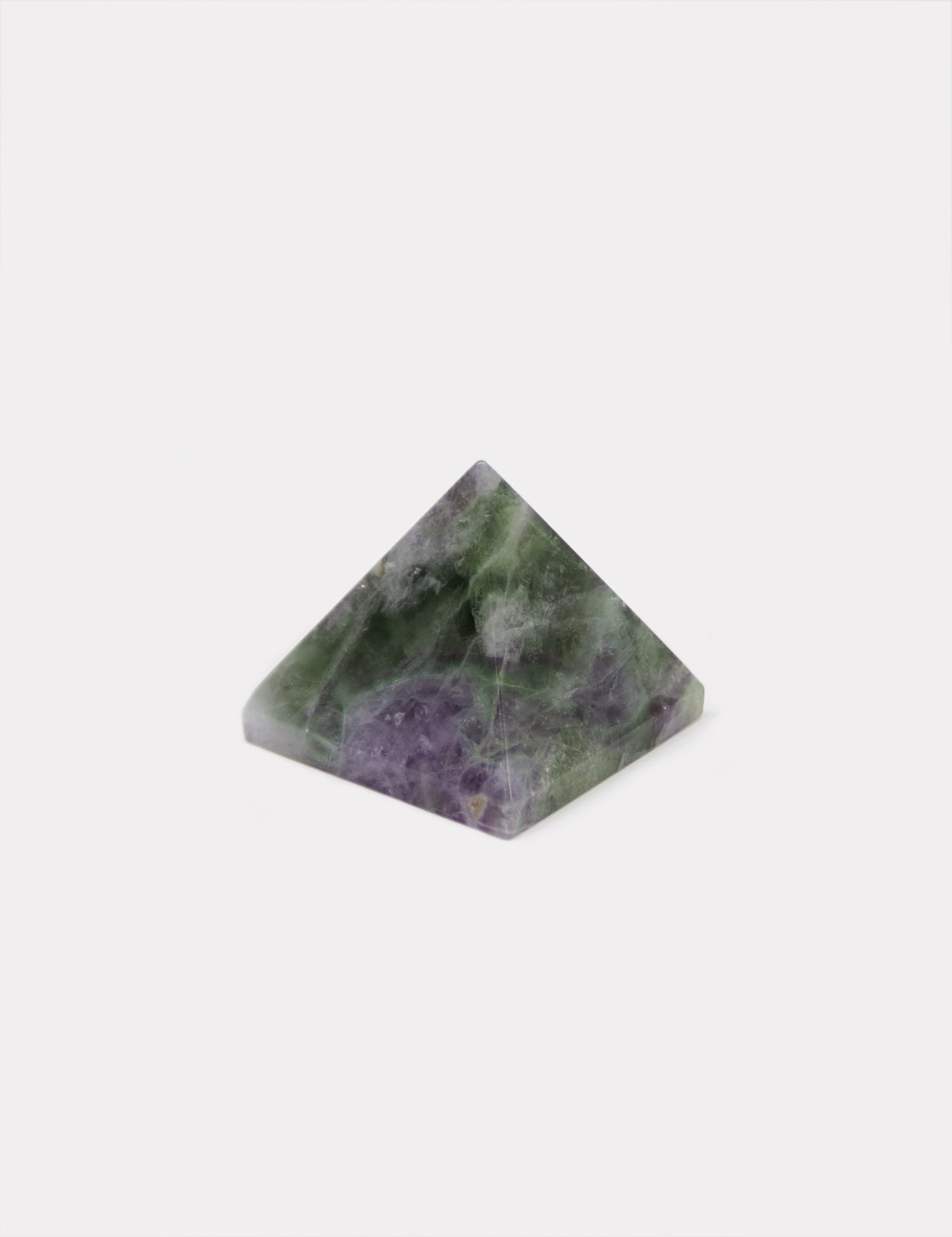 llayers pyramide de pierre fluorite violette verte lithothérapie fluorine stone