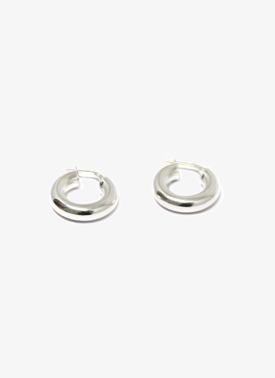 llayers men women thick silver hoop earrings minimal designer jewelry in brookyn new york hoop 004