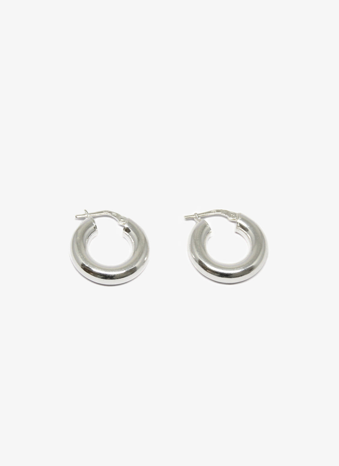 llayers men women thick silver hoop earrings minimal designer jewelry in brookyn new york hoop 004