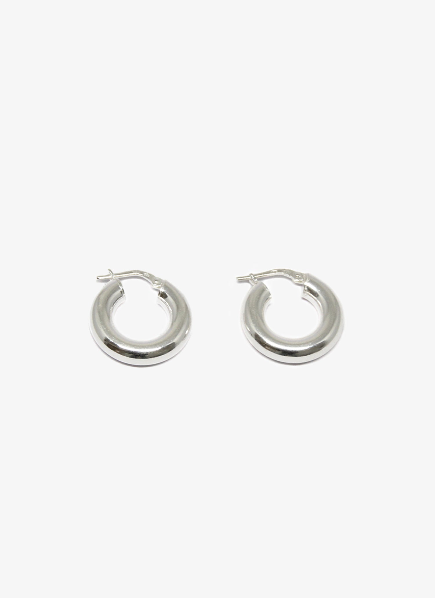 llayers men women thick silver hoop earrings minimal designer jewelry in brookyn new york hoop 004