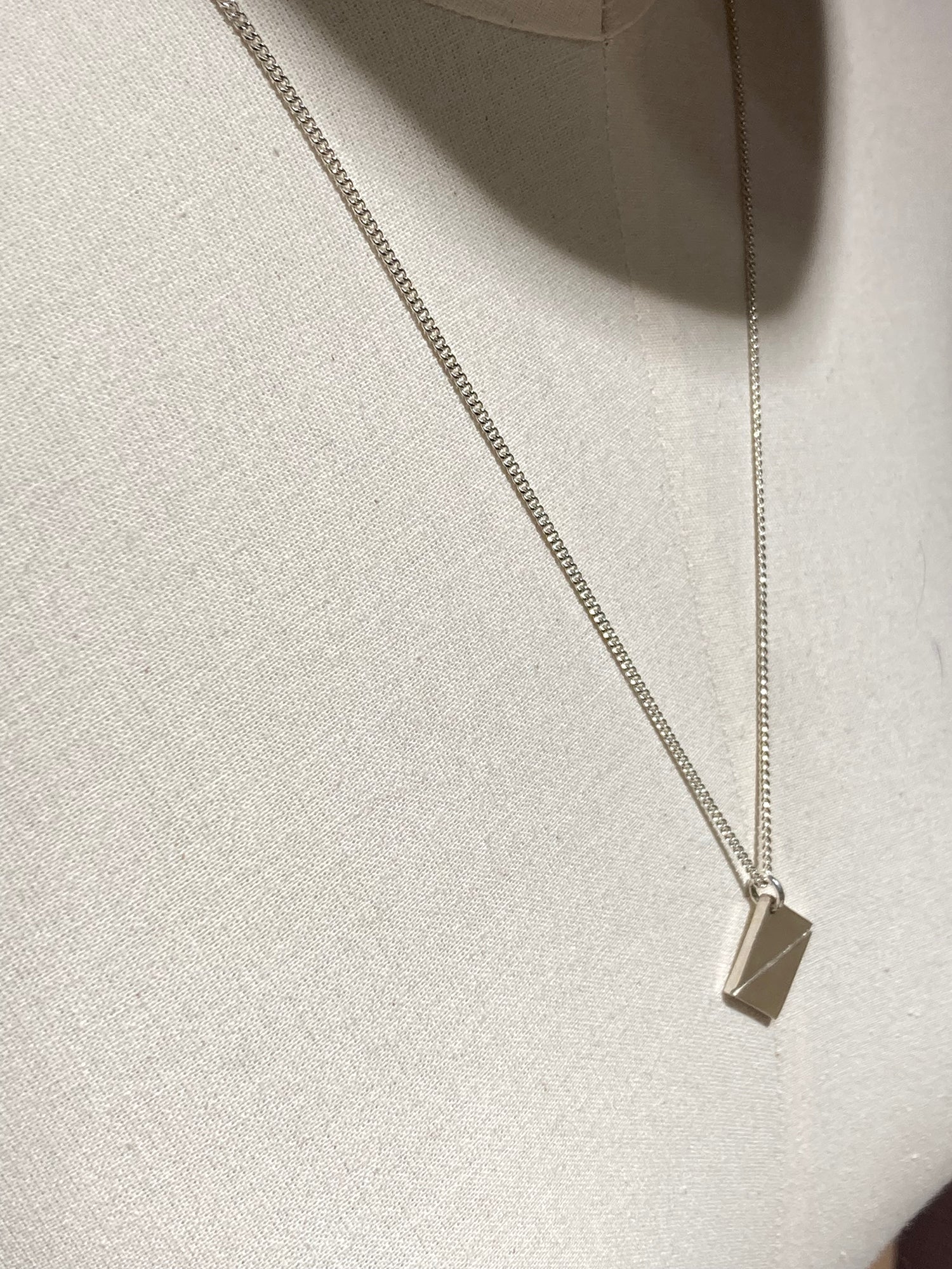 CELINE Triangle Necklace シルバー CELINE Triangle Necklace シルバー - アクセサリー