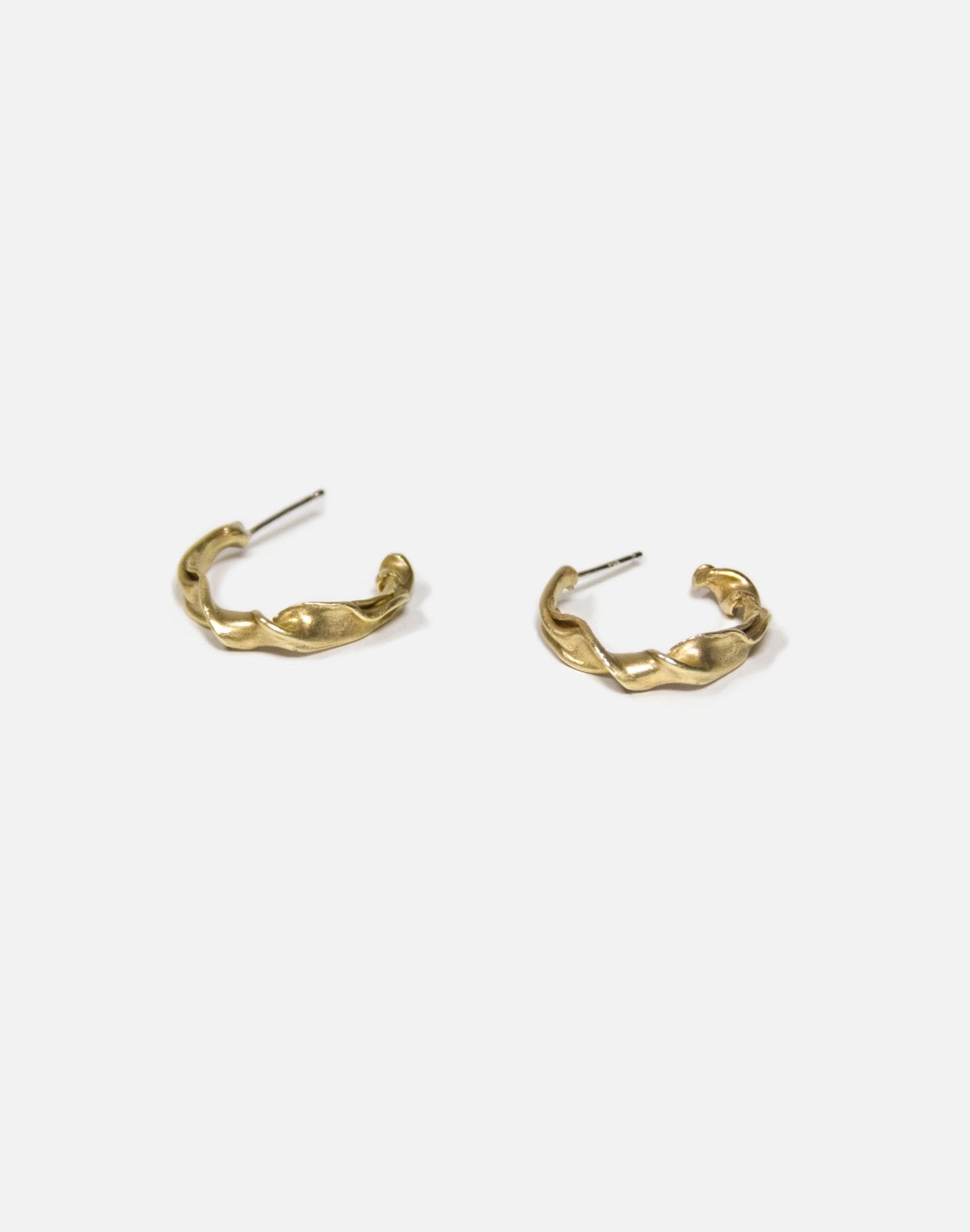 Women Gold twisted hoop earrings essence. Best minimalist jewelry made in Brooklyn New York by llayers.