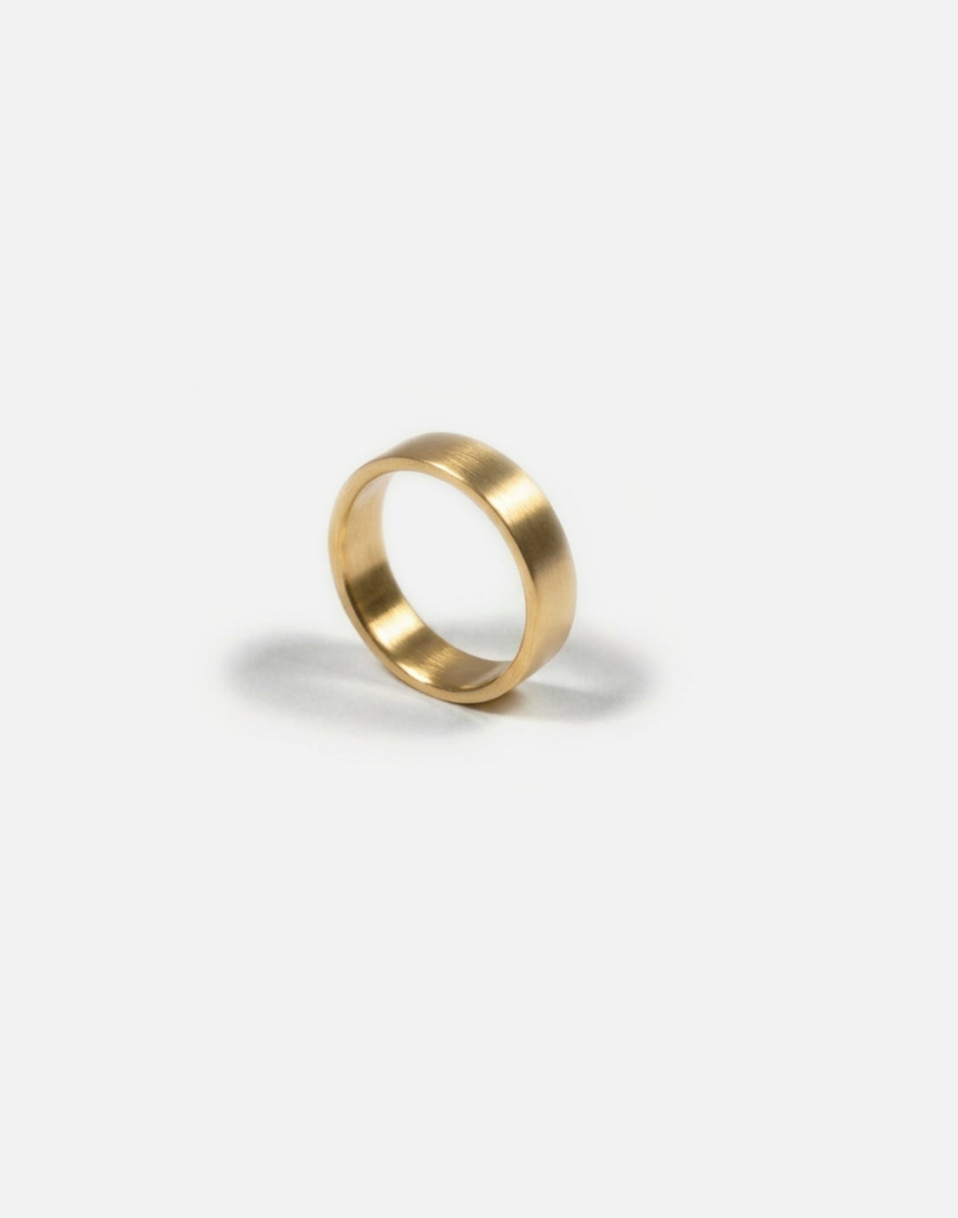 Unisex gold round ring band. Modern minimalist jewelry men's and wome'ns made in Brooklyn New York by llayers.