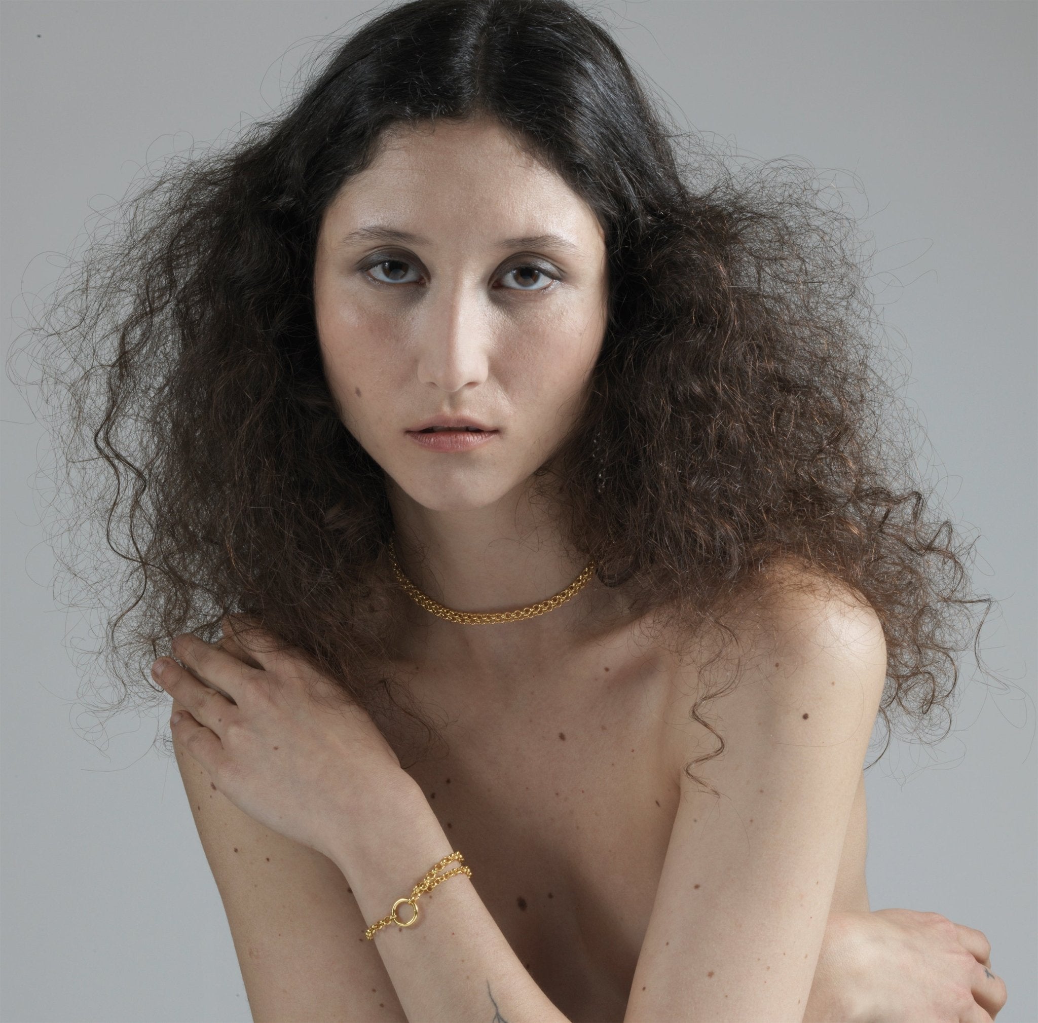 Gold modern chain choker necklace. Best affordable minimalist jewelry brand Made in Brooklyn New York by llayers.