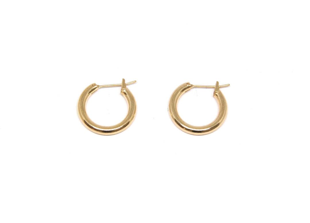 llayers men women gold hoop earrings minimal designer jewelry in brookyn new york hoop 001