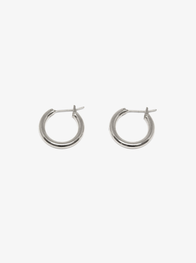 llayers men women silver hoop earrings minimal designer jewelry in brookyn new york hoop 001