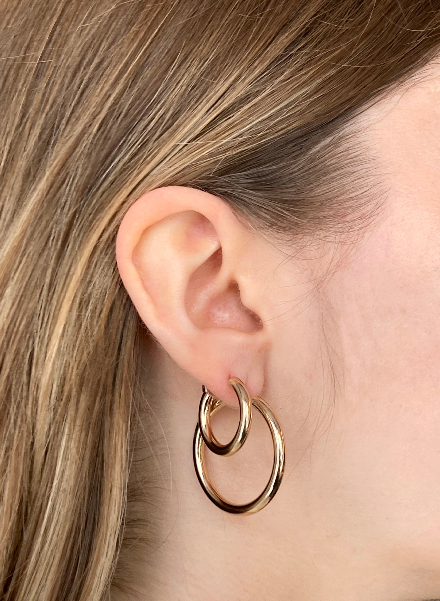 llayers-mens-women-gold-hoop-earrings-minimal-designer-jewelry-in-brookyn-new-york-hoop002-1