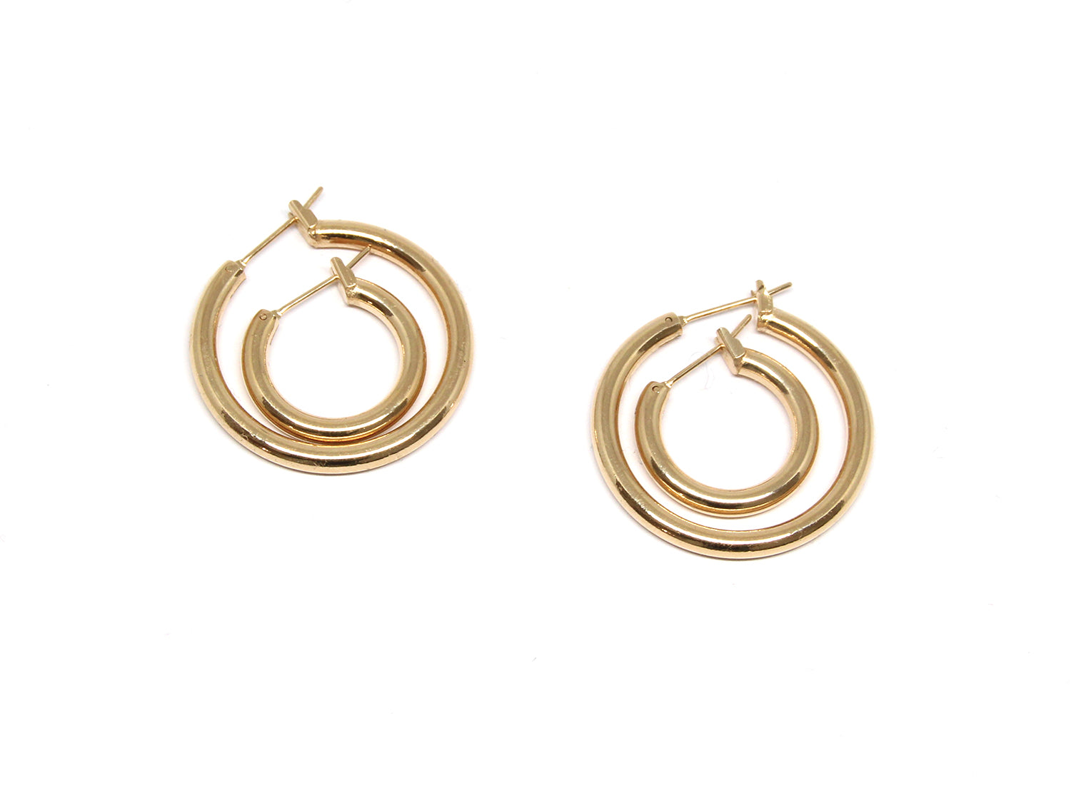 llayers-mens-women-gold-hoop-earrings-minimal-designer-jewelry-in-brookyn-new-york-hoop002-F2