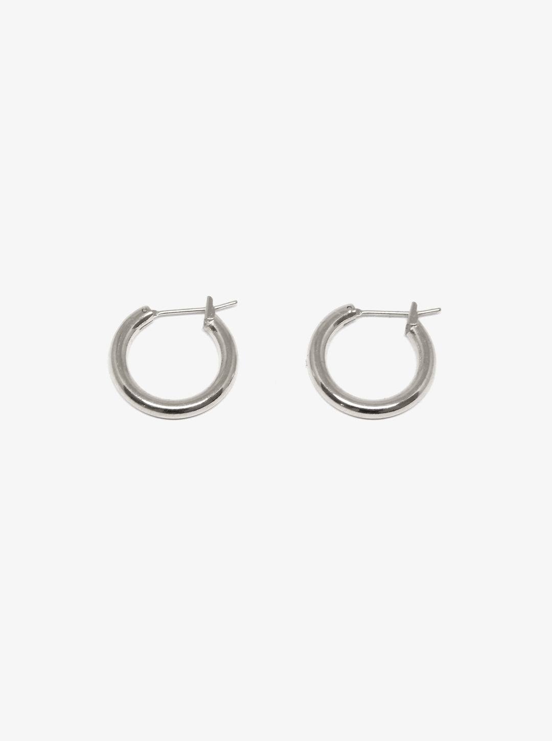 llayers-mens-women-silver-hoop-earrings-minimal-designer-jewelry-in-brookyn-new-york-hoop001-F3