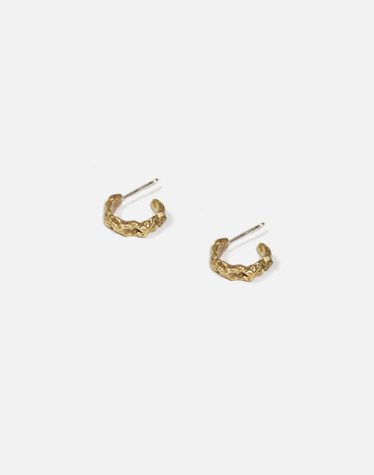 men-women-gold-brass-textured-hoop-earring-granite-jewelry-made-in-Brooklyn-New-York-designer-llayers-F2