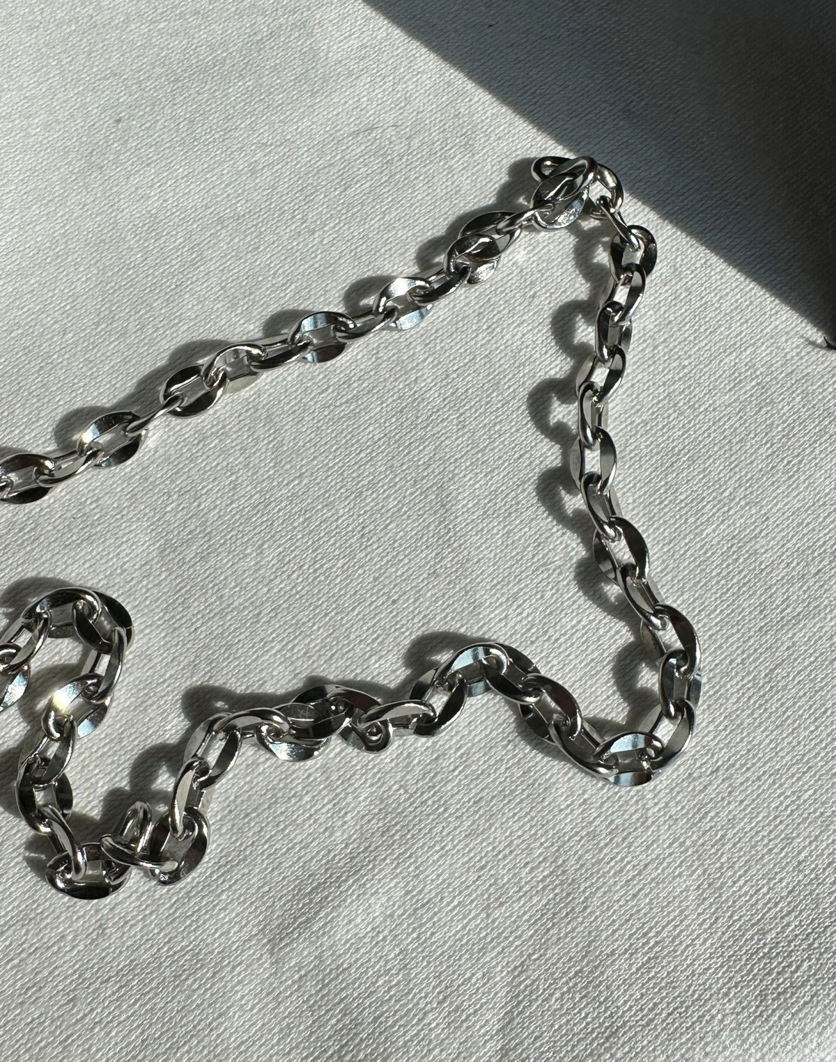 silver chain necklace stainless steel. Modern unisex jewelry in New York by llayers. Unchained 008.
