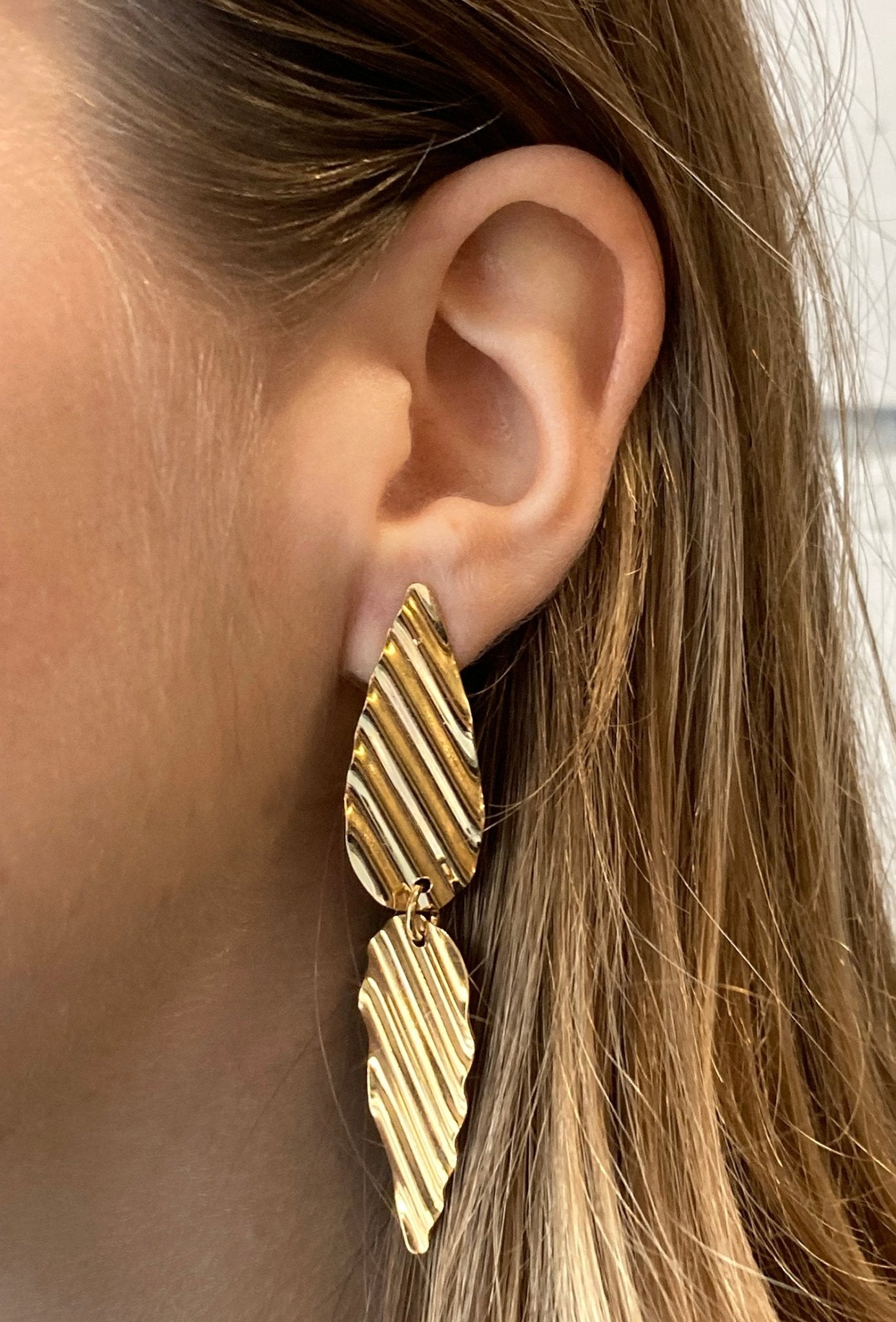 llayers jewelry gold earrings dangly textured