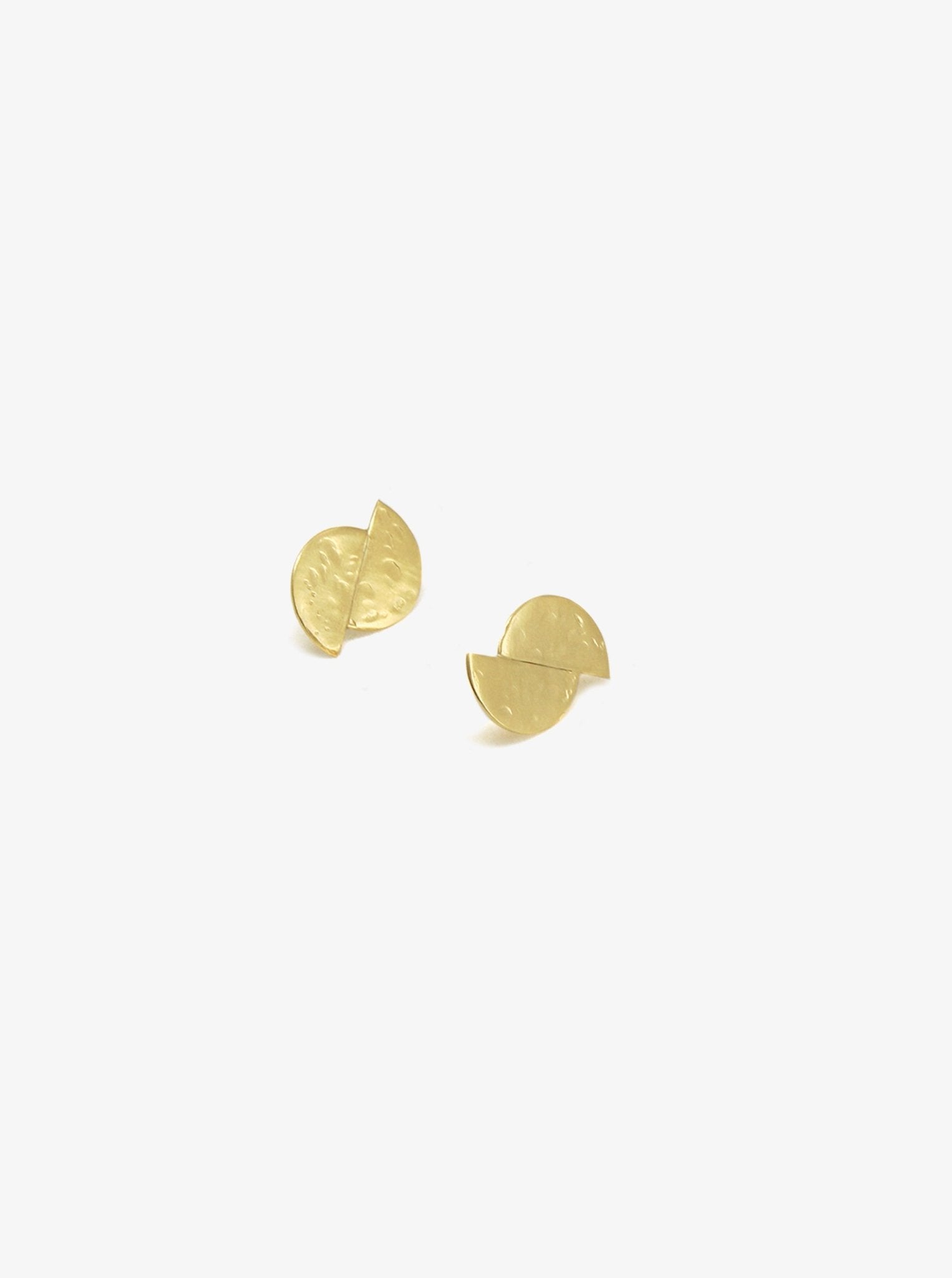 llayers jewelry lacus earrings stud earrings in gold moon textured 