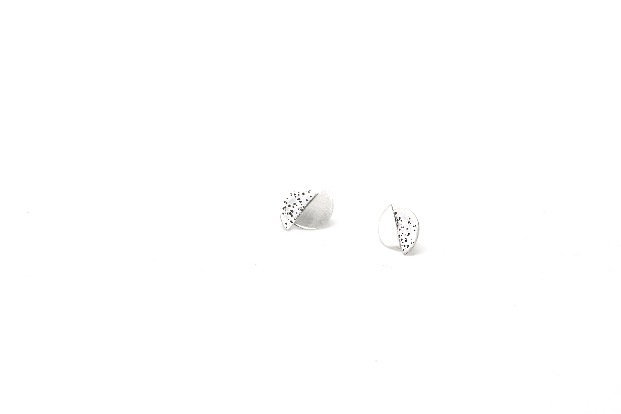 llayers jewelry earrings meteor silver textured puces d'oreilles cercles décalés art déco