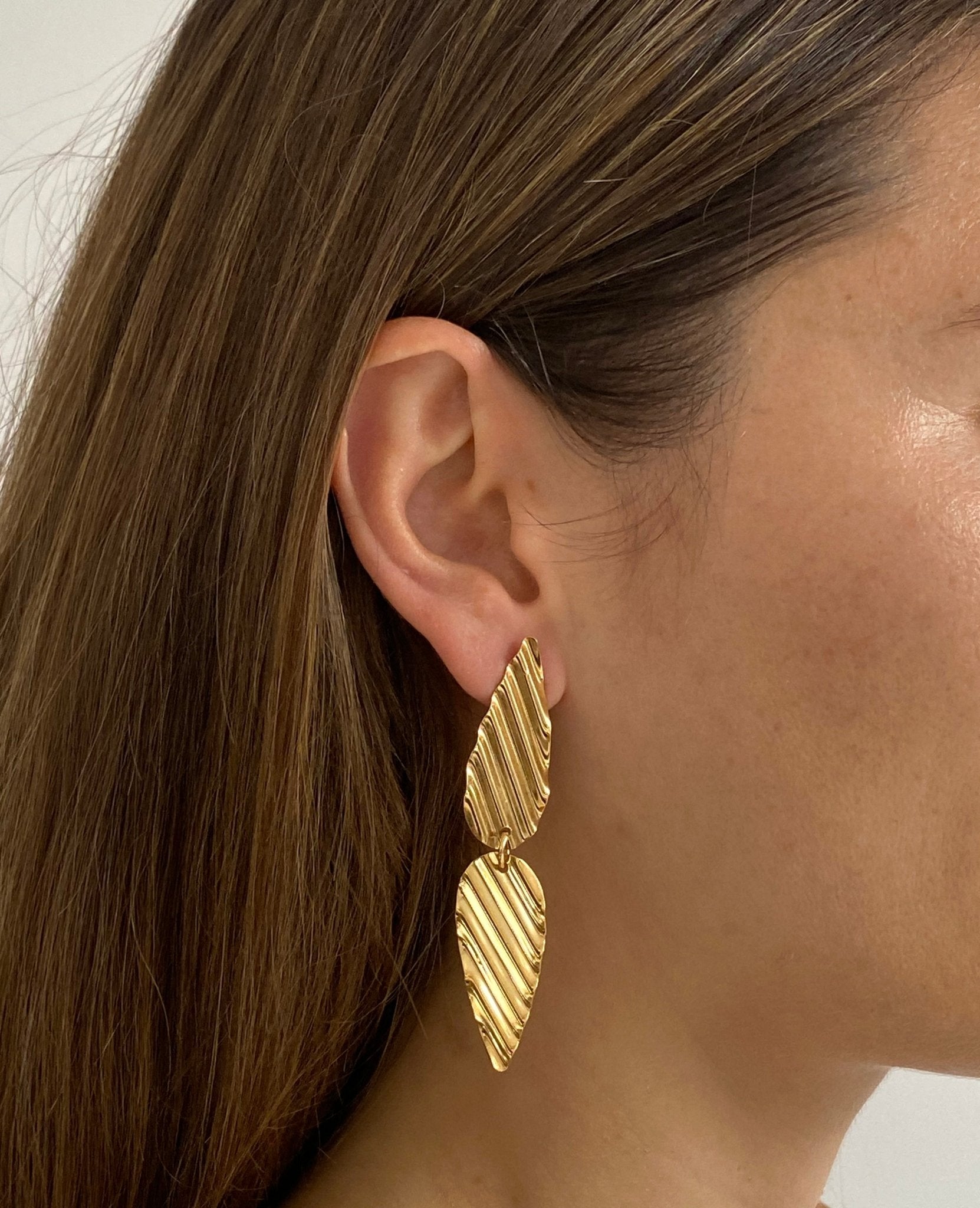 llayers jewelry gold earrings dangly textured