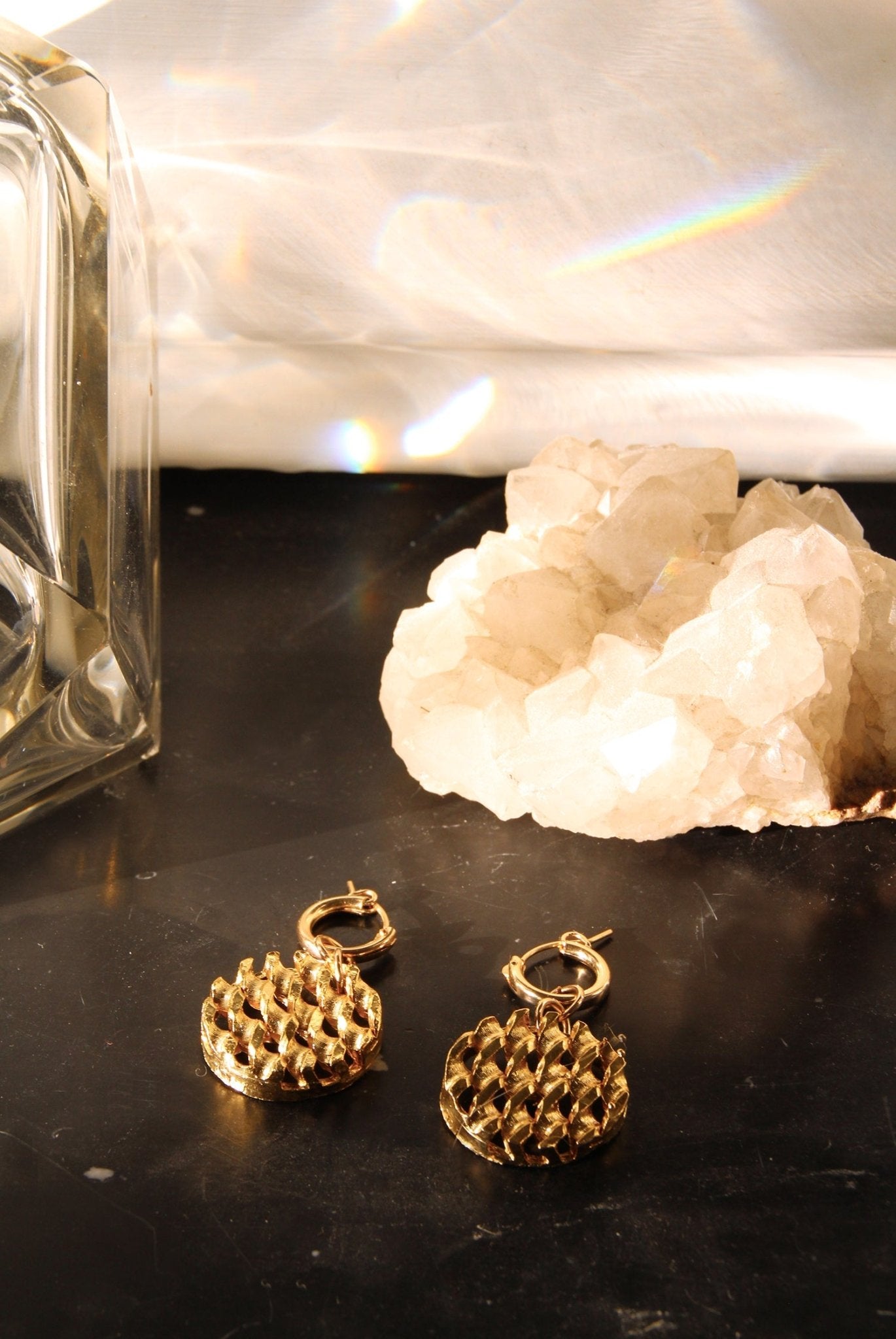 llayers bijoux upcyclés boucles d'oreilles texturées or - vintage upcycling textured hoop gold earrings