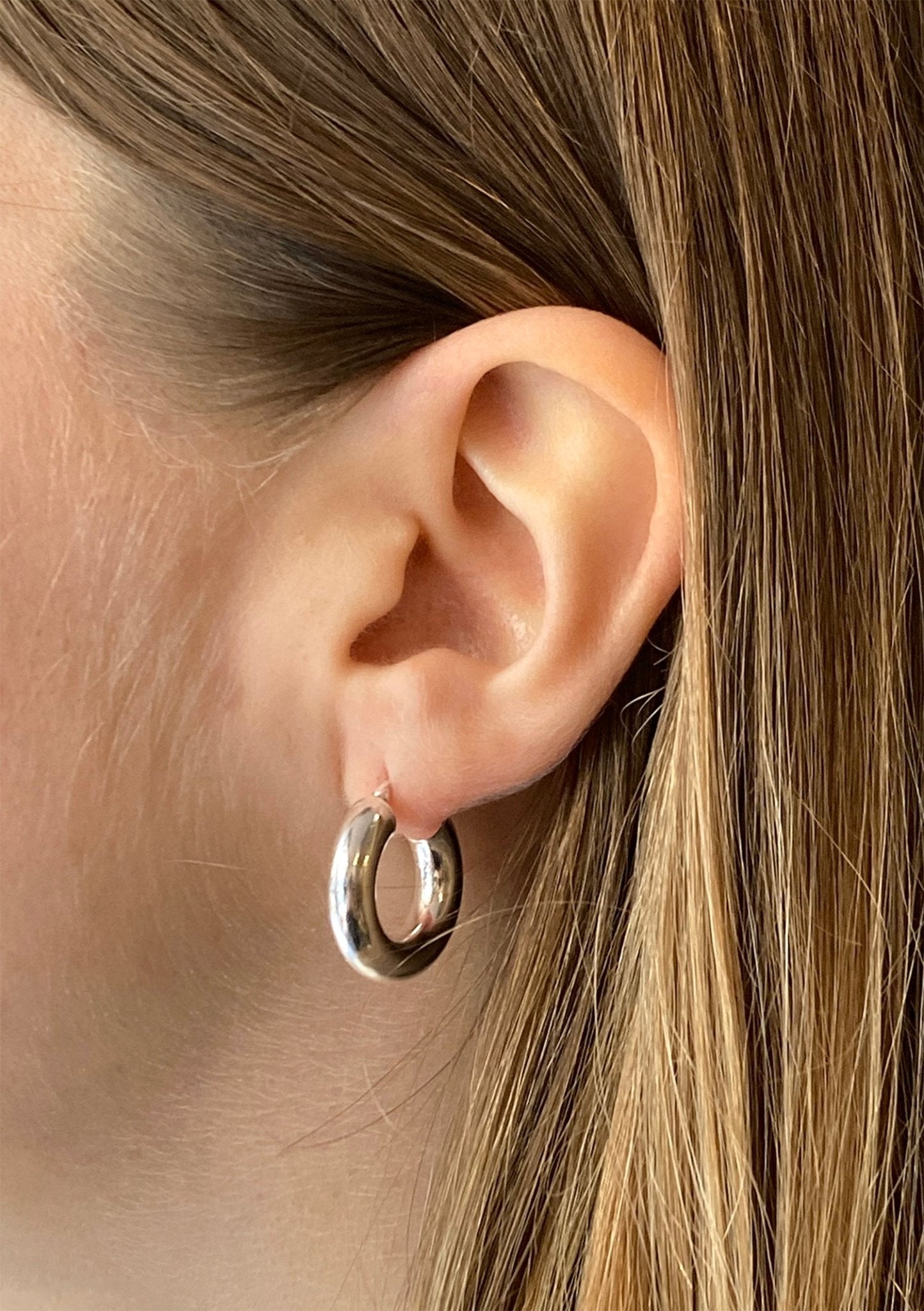 llayers men women thick silver hoop earrings minimal designer jewelry in brookyn new york hoop 004