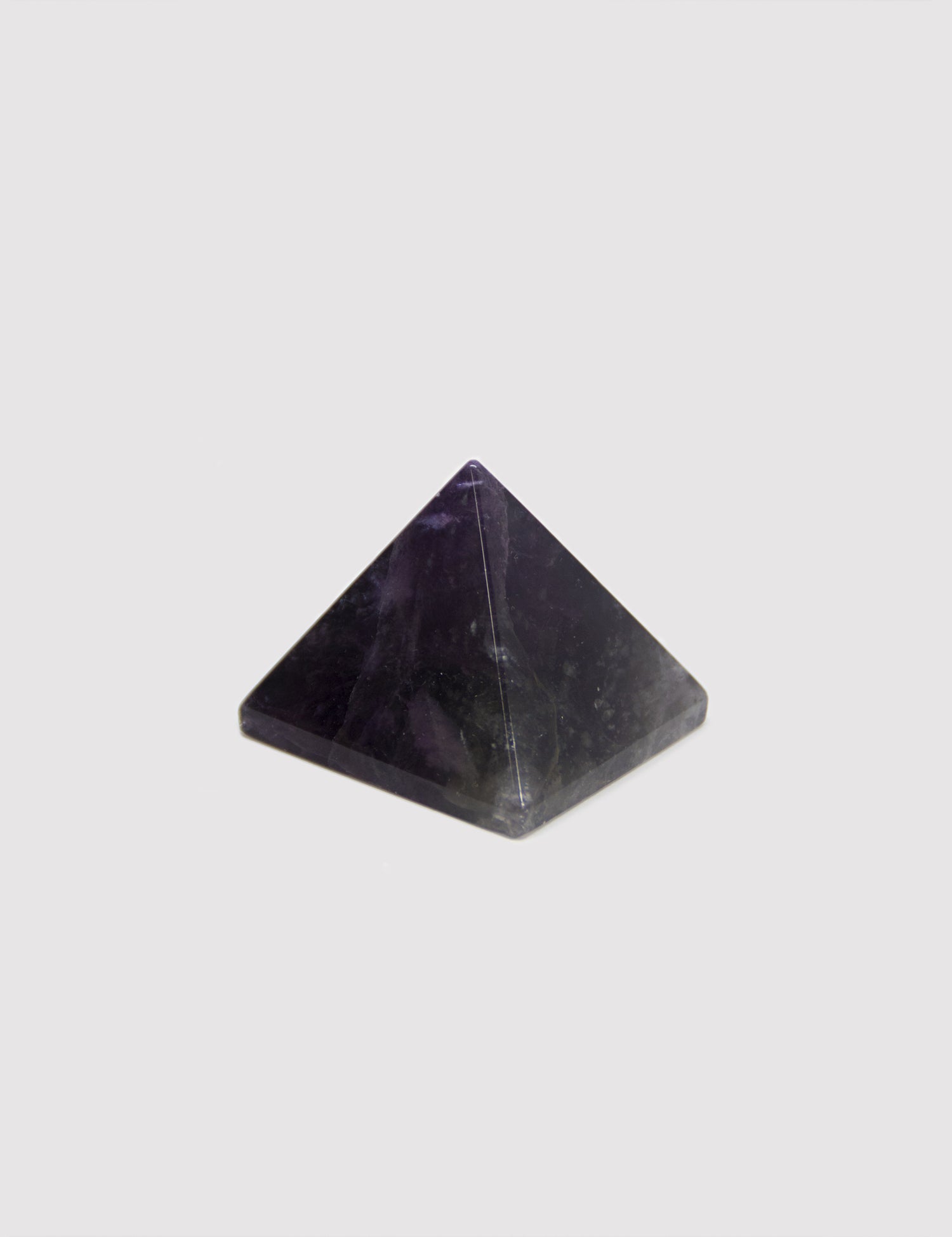 llayers pyramide de pierre fluorite violette verte lithothérapie fluorine stone protection
