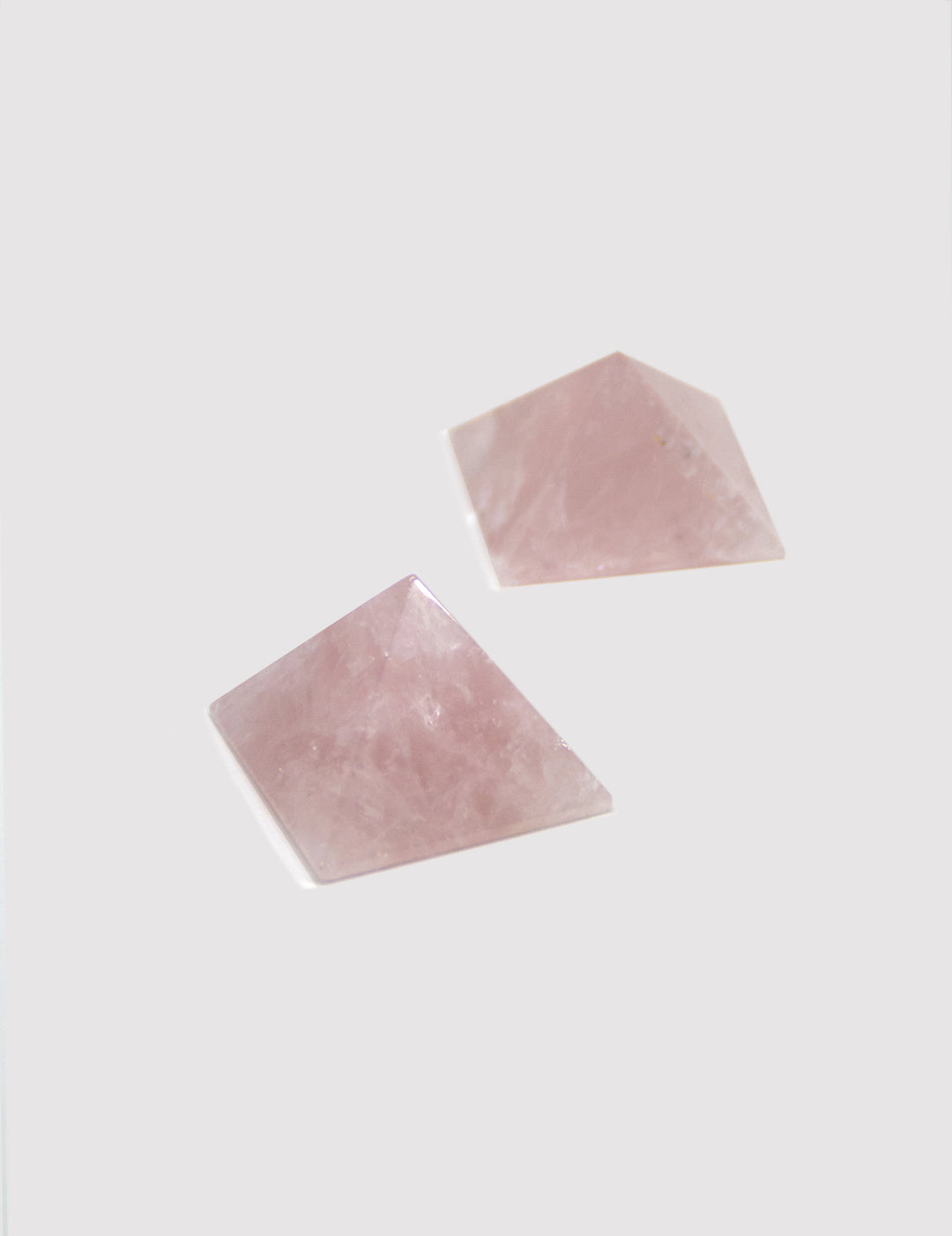 llayers pyramide pierre quartz rose lithothérapie meditation pink quartz stone pyramid